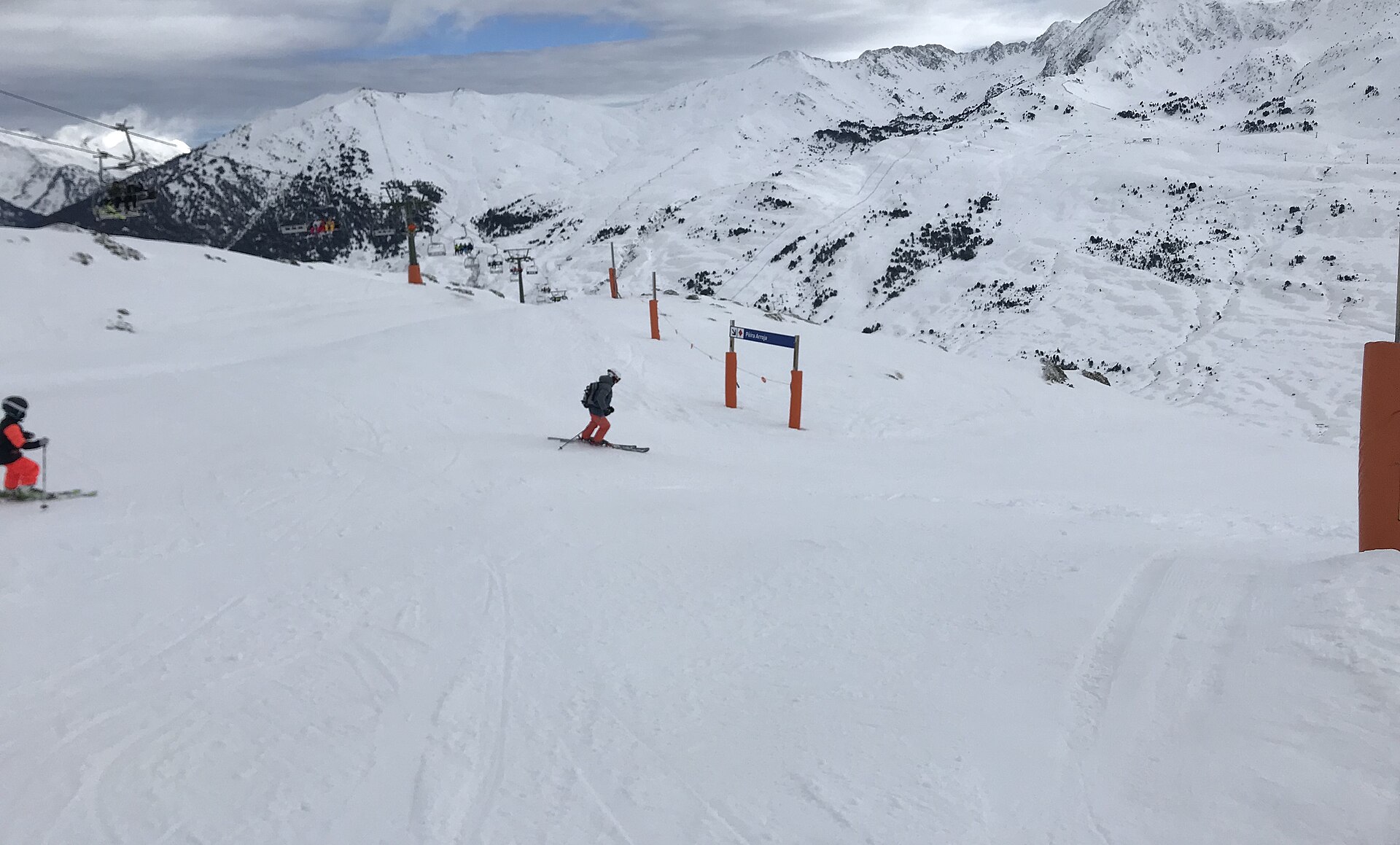 Pistas cubiertas de nieve y remontes en Baqueira Beret